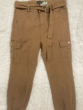 Chocolate women Cargo Pants in Tan with Belt